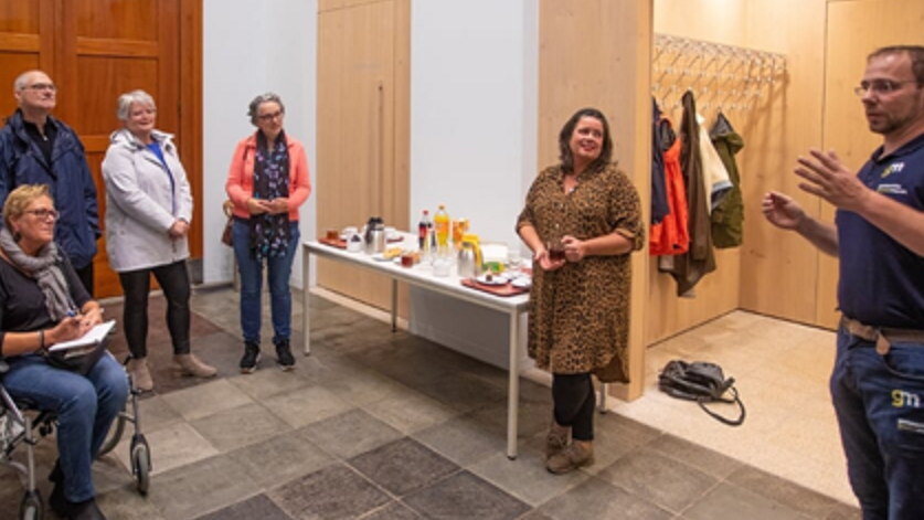 Foto: van links naar rechts: Joop Sanders, Marisca van den Berg, Bert Rigter, Nelleke Pérukel, Barbara Boudewijnse, Rinske van Duifhuizen, Anton Steller. (Foto BussumsNieuws, NaarderNieuws, Muidernieuws. Foto: Bob Awick).